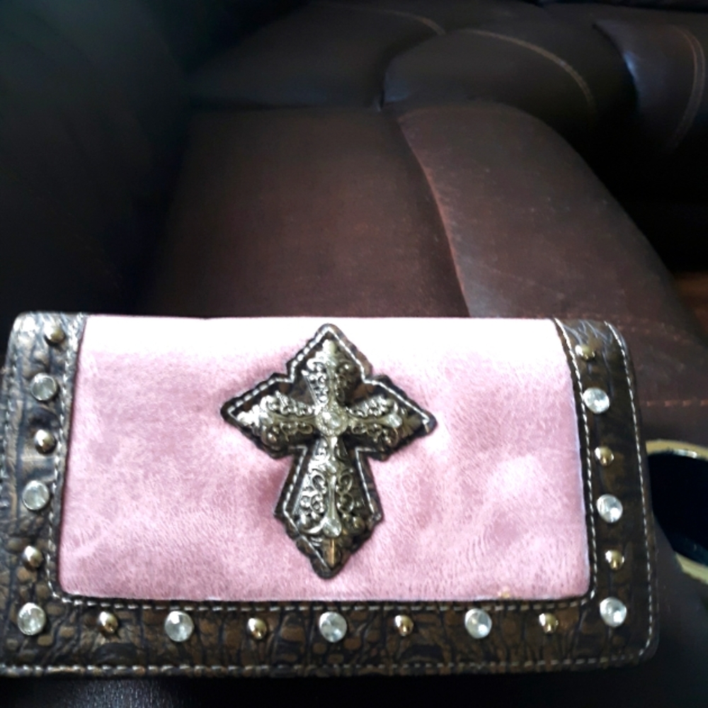 Cross wallet